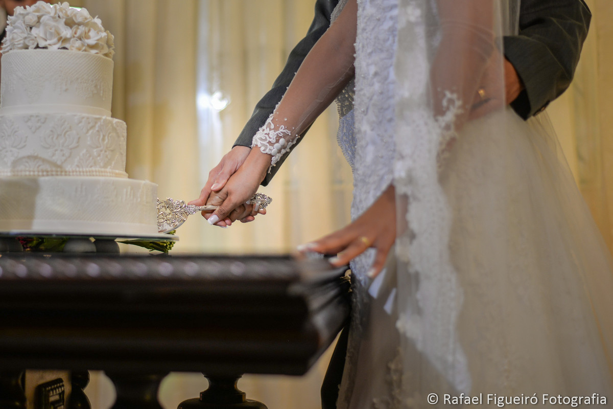 noivos cortando o bolo casamento fotógrafo rafael figueiró olinda recife 