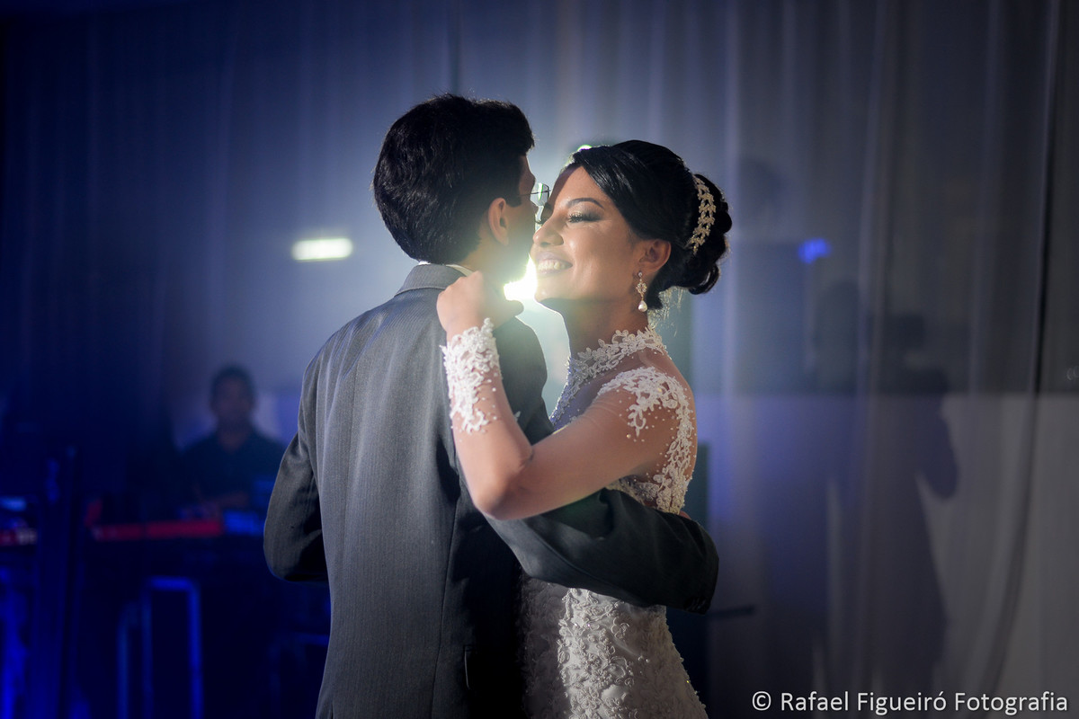 noivos dançando casamento fotógrafo rafael figueiró olinda recife 