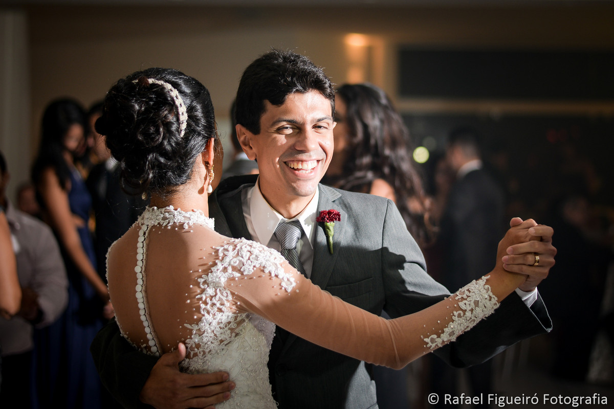 noivos dançando casamento fotógrafo rafael figueiró olinda recife 
