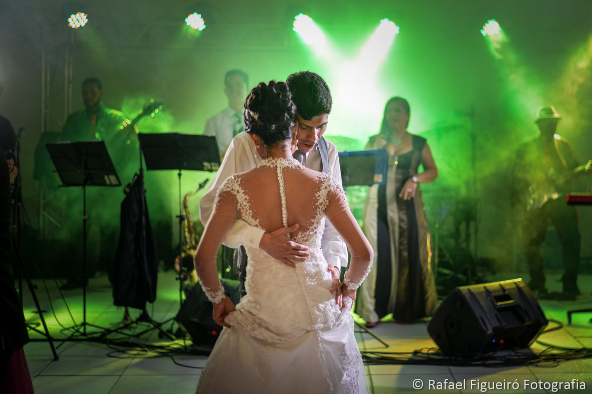 noivos dançando casamento fotógrafo rafael figueiró olinda recife 