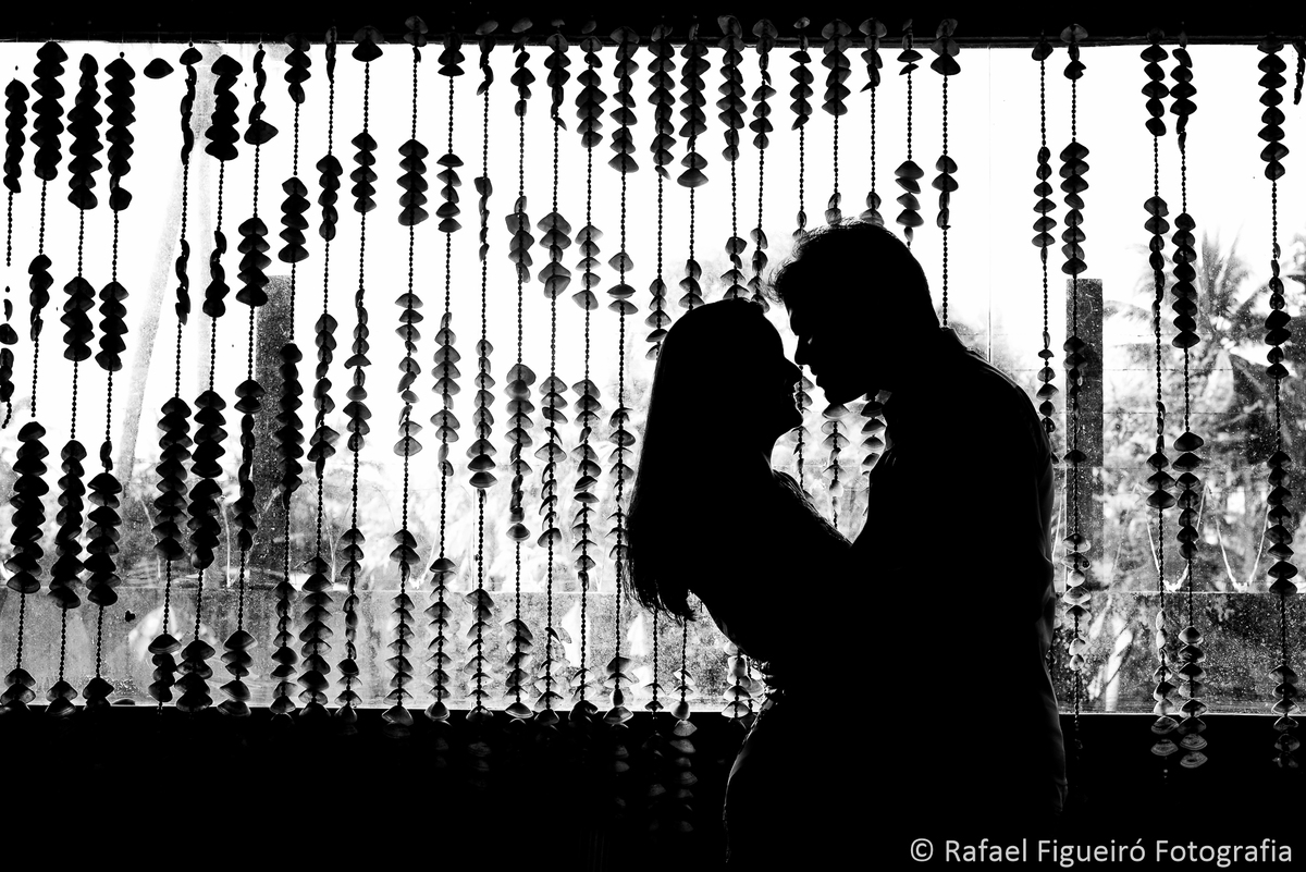 sombra silhueta casal namorando cortina conchas hotel amoaras