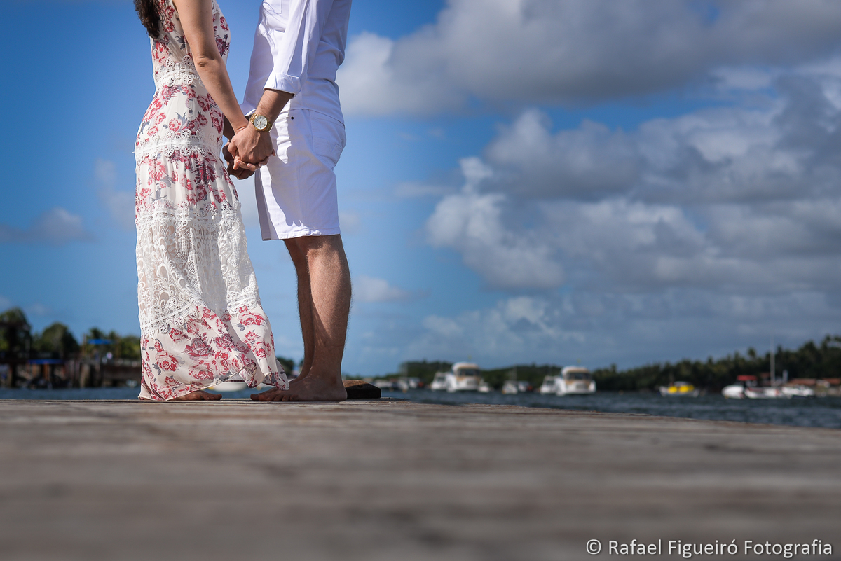 pier madeira rio timbó barcos casal maos dadas relogio