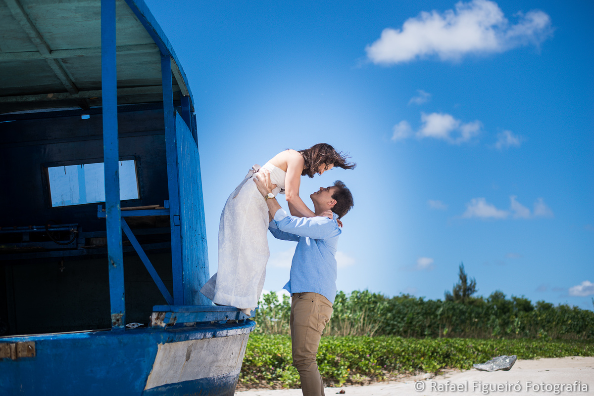 noiva descendo barco noivo ajudando encalhado areia rio timbo