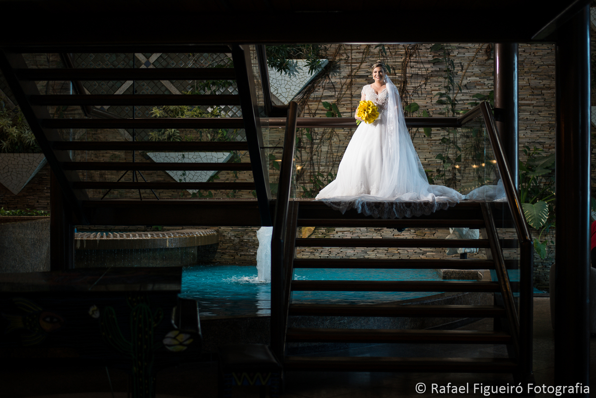 noiva pronta no patamar da escada atlante plaza recife