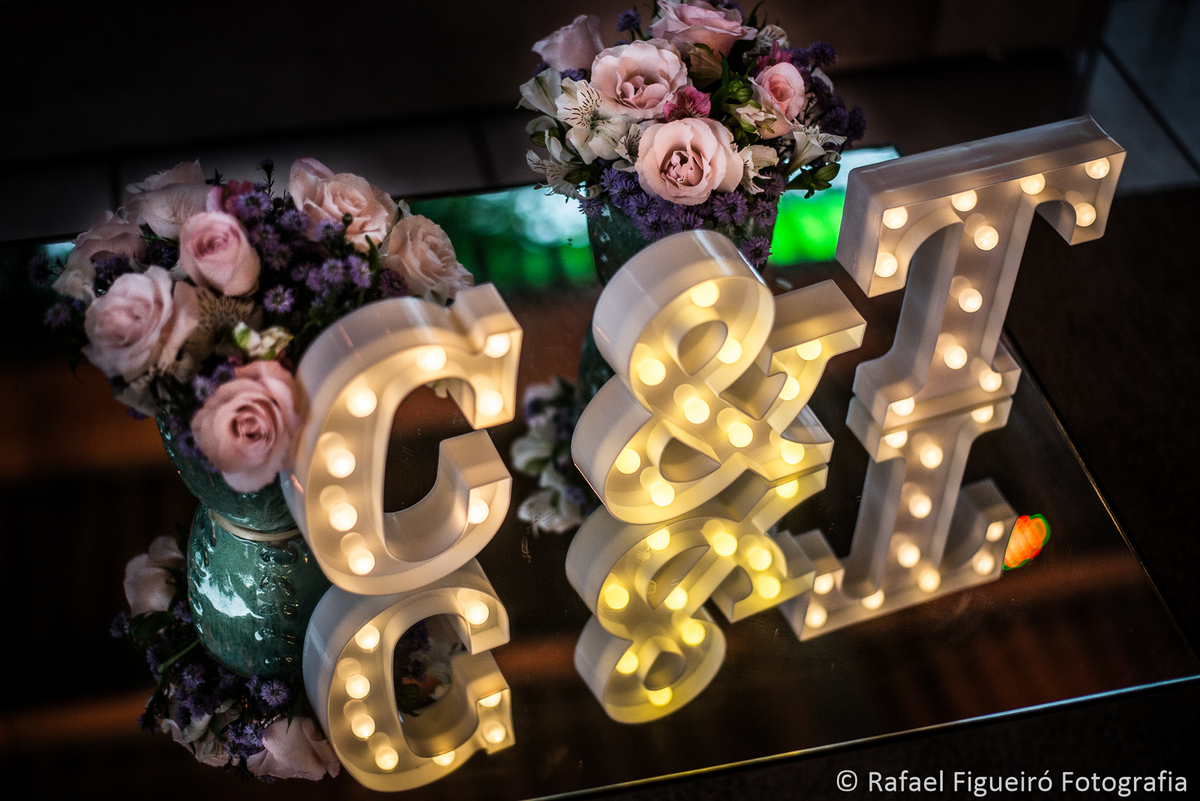 letreiro luminoso casamento leticia antunes candida e thales
