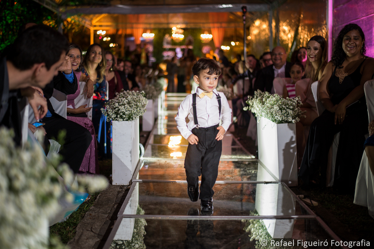 pajen desfilando entrada cerimonia religiosa leticia antunes