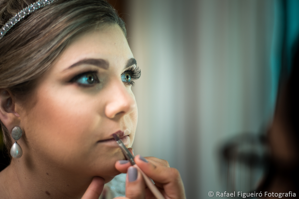 noiva passando batom olho lindo verde