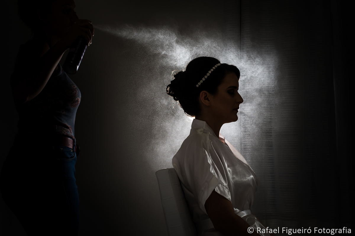 spray de cabelo quarto escuro flash contra luz