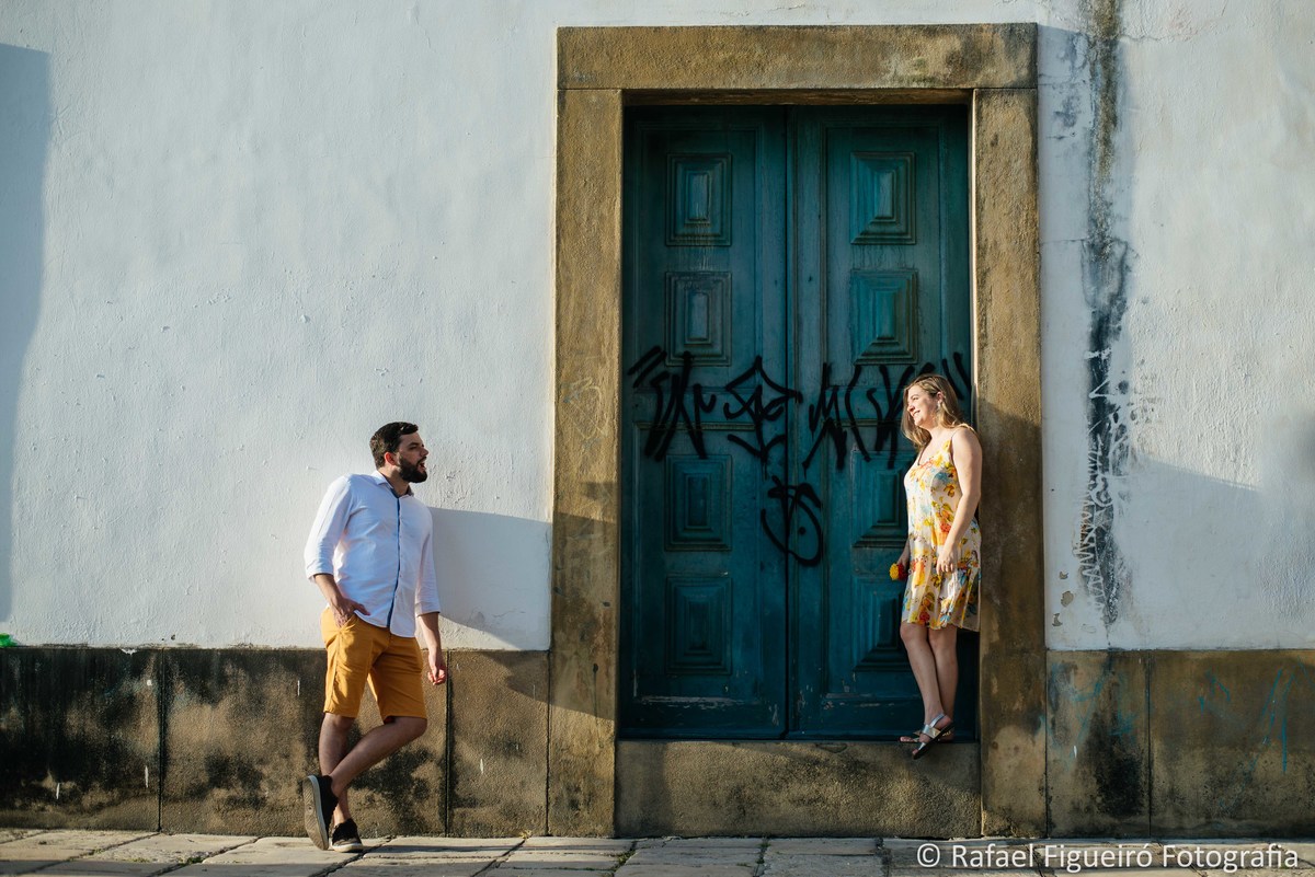 flertando noivo com noiva porta ornamentada igreja madre de deus recife antigo
