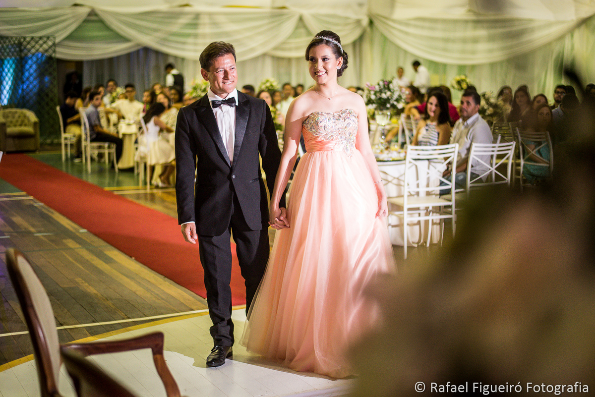 pai e filha 15 anos sarah debutante macaparana entrando