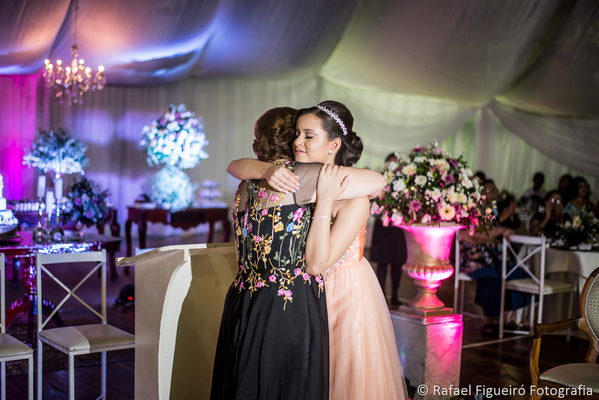 abraço mãe e filha 15 anos sarah debutante macaparana