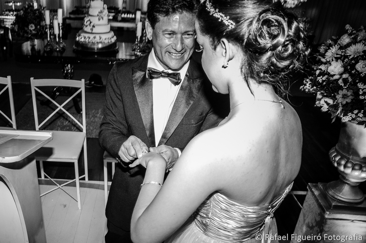 pai colocando anel no dedo da filha 15 anos sarah debutante macaparana