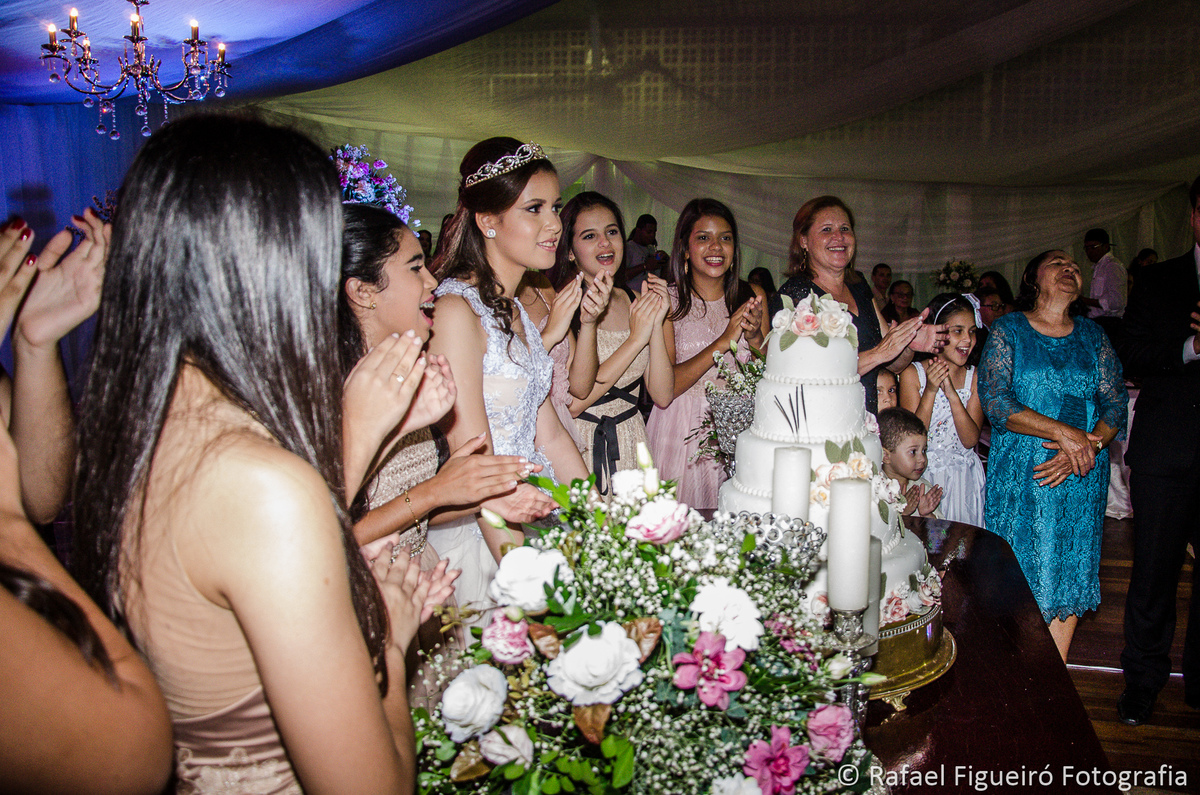 parabéns 15 anos sarah debutante macaparana mãos batendo palma felicidade