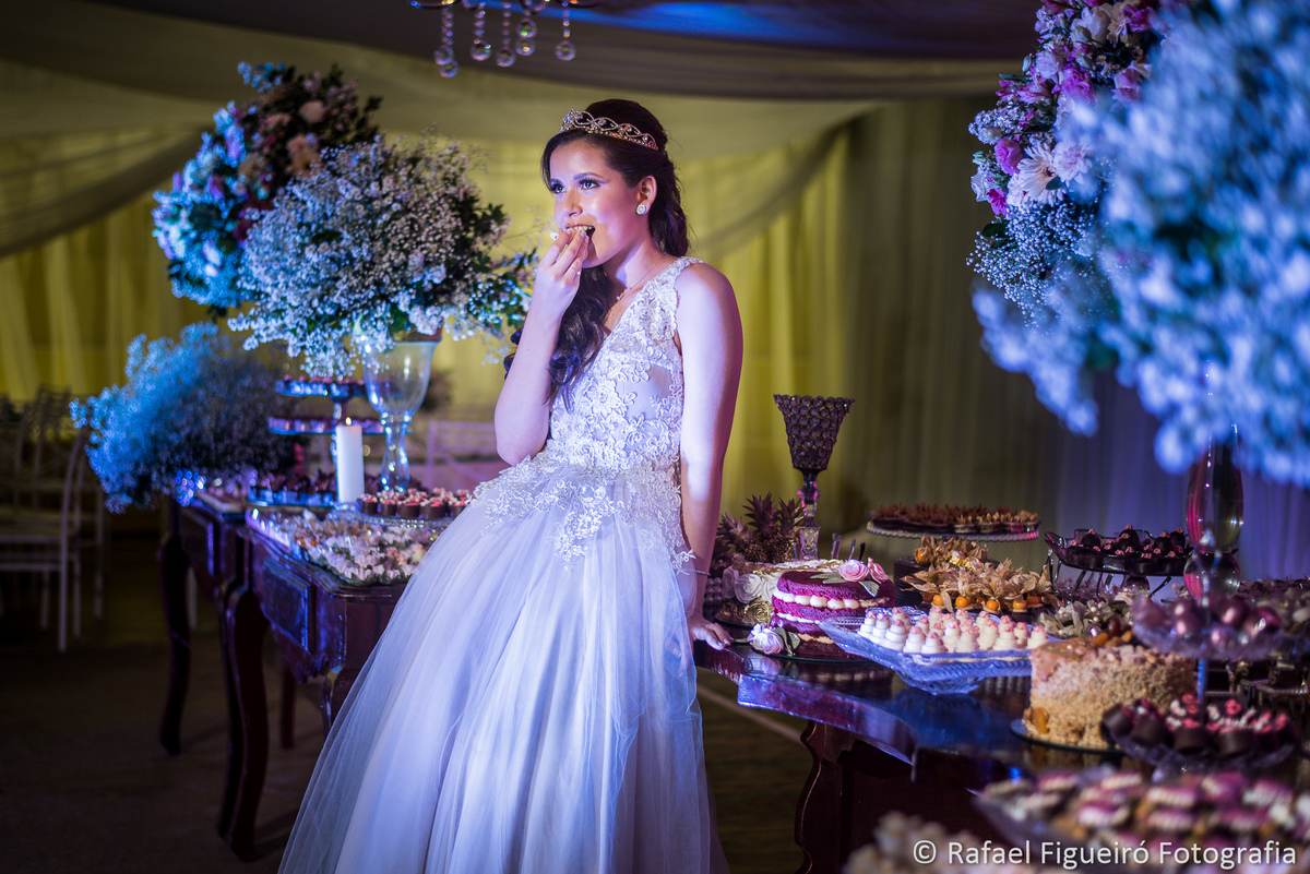 15 anos sarah debutante macaparana comendo docinho sensual