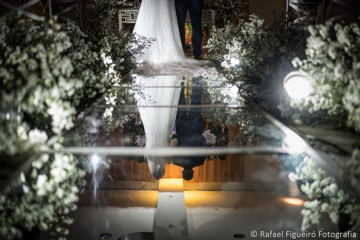 passarela espelhada reflexo noivos cerimônia religiosa casamento