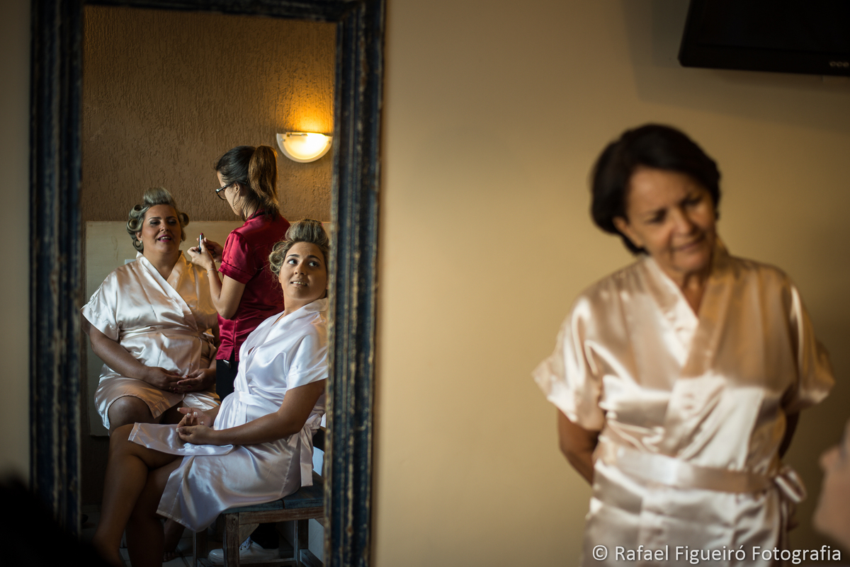 espelho reflexo moldura noiva e mãe da noiva 