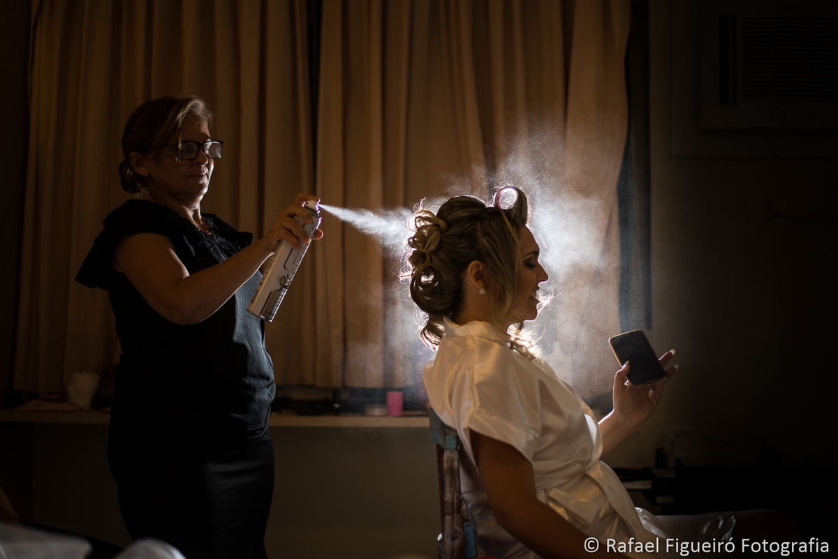 spray de cabelo contra luz aceso maquiagem making of noiva