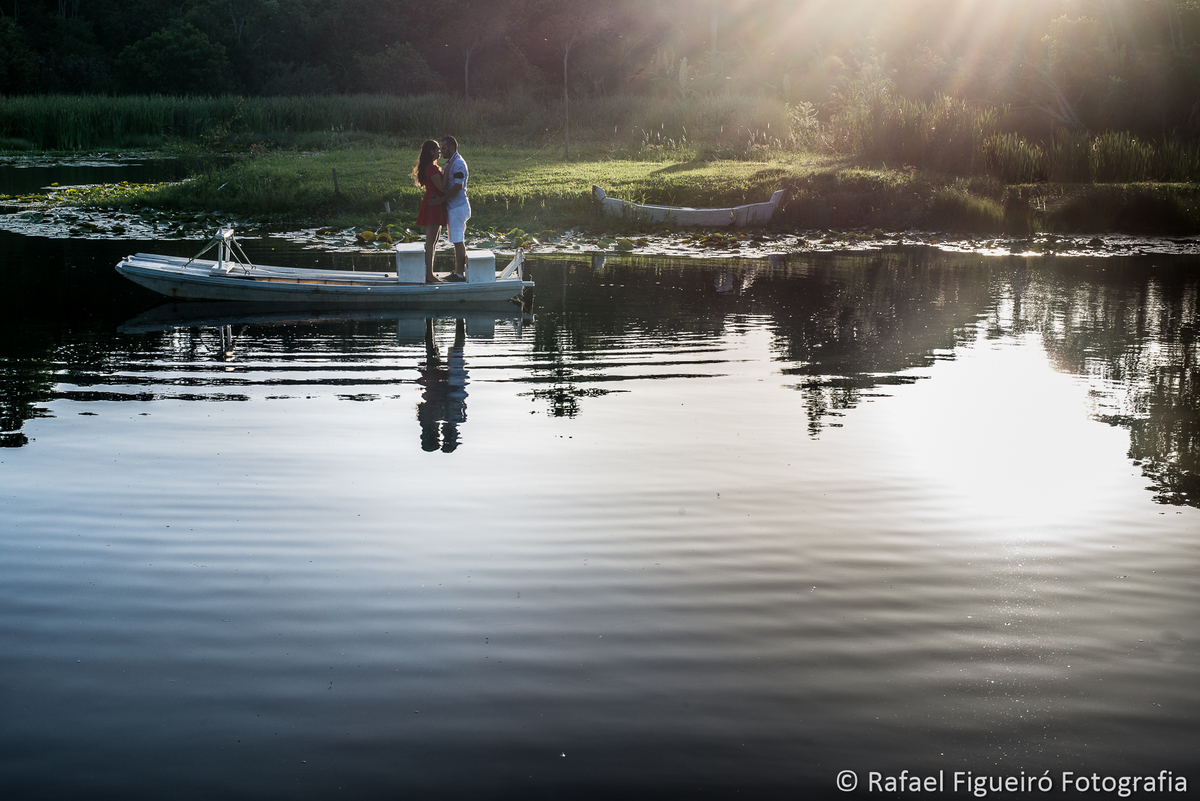 casal jangada namorando lago por do sol casa de campo 
