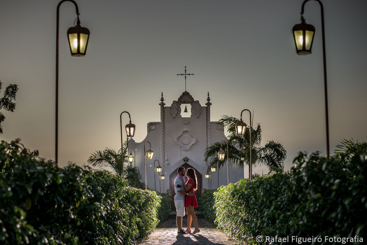 casal namorando igreja casa de campo engenho angicos entardecer luzes epoca antigo