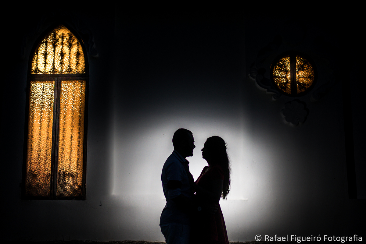 silhoueta casal vitral igreja flash contra luz casa de campo lateral