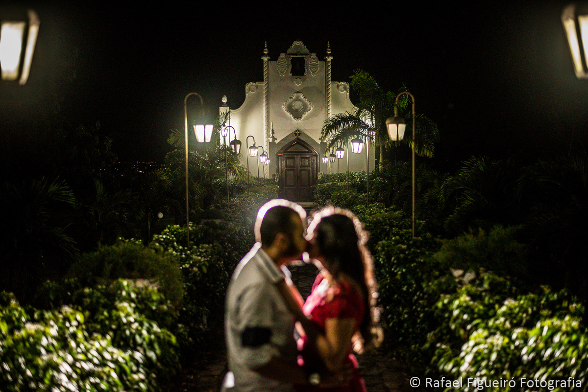 casal namorando desfoque igreja casa de campo engenho angicos noite ecuro luzes epoca antigo