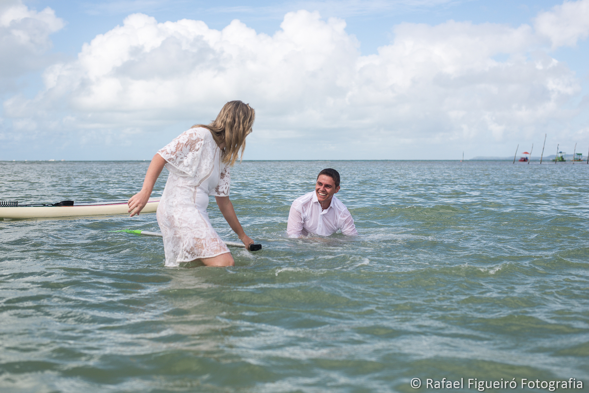 vaca stand up mergulho casal andando stand up homem em pe mulher sentada praia de antunes alagoas remando