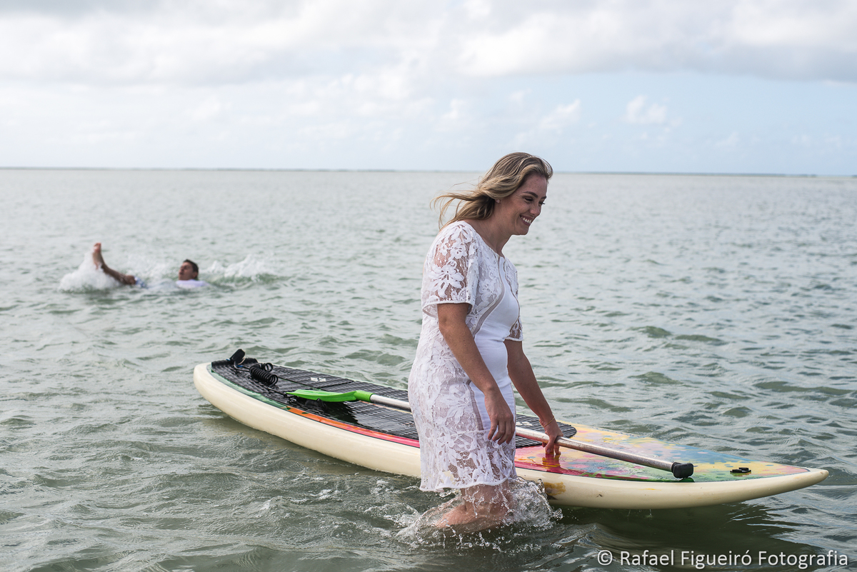 mergulho prancha stand up casal andando stand up homem em pe mulher sentada praia de antunes alagoas remando