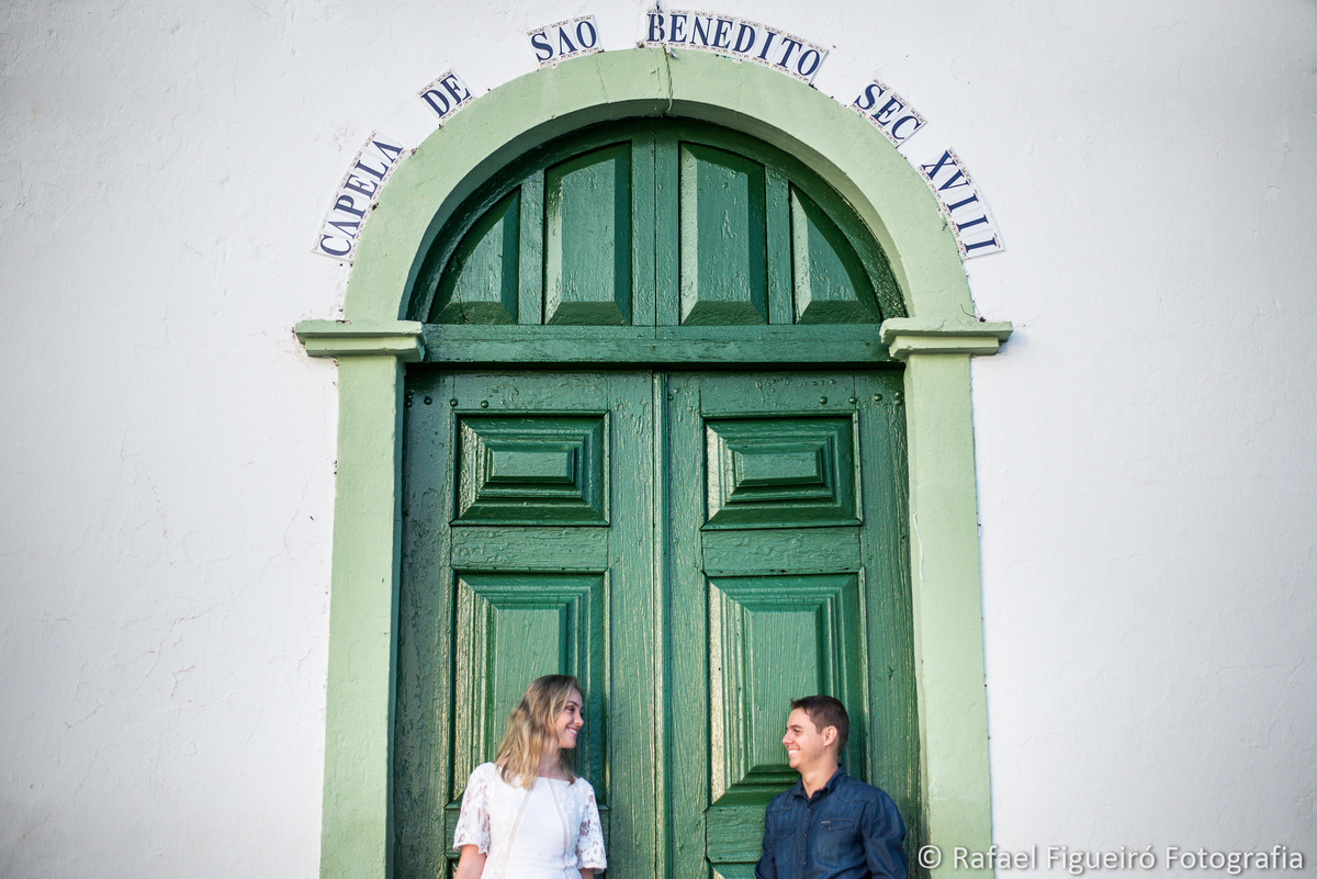 casal na porta igreja sao benedito carneiros