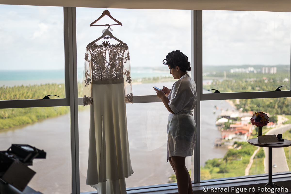 noiva contra luz paiva reserva coruja tryp hotel recife casamento making of vestido pendurado janelao