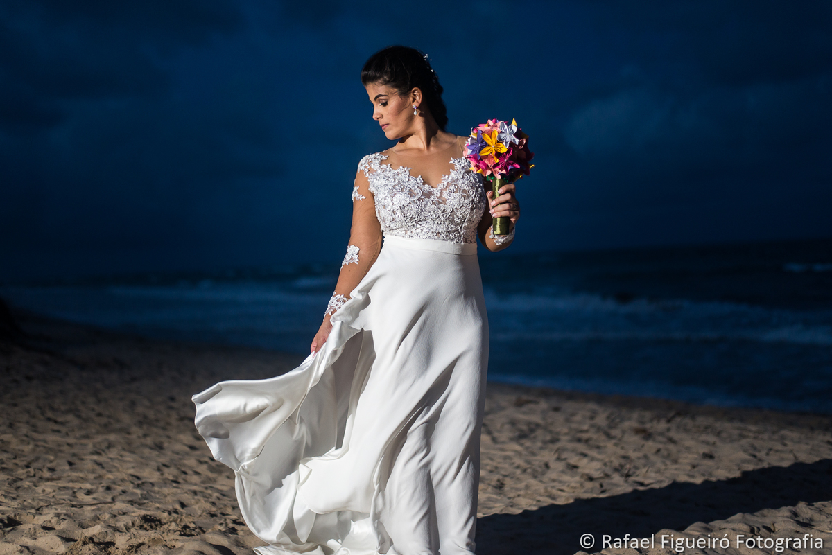 noiva praia ceu azul vestido vento voando