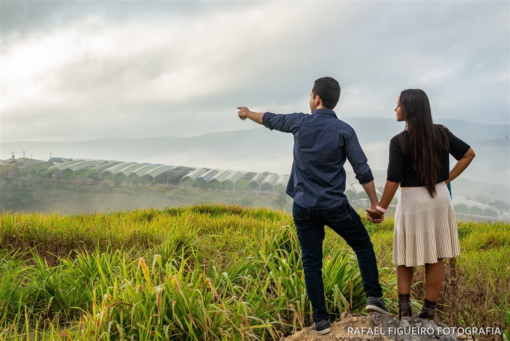 casal estufa plantas orquidário fazenda camo alto amor apontando descoberta casamento