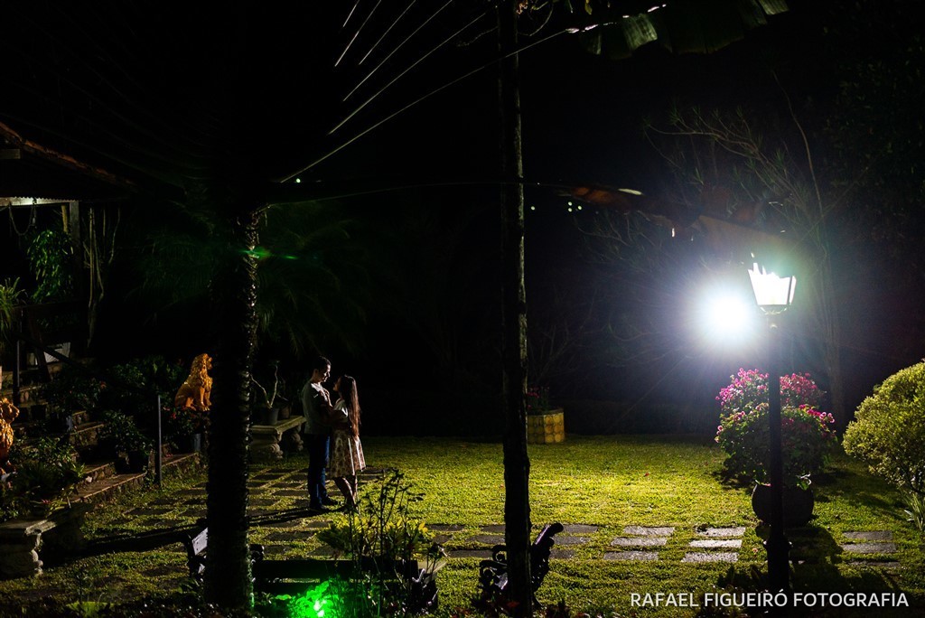 luminaria poste noite escuro contra luz casal namoro jardim gramado pre wedding