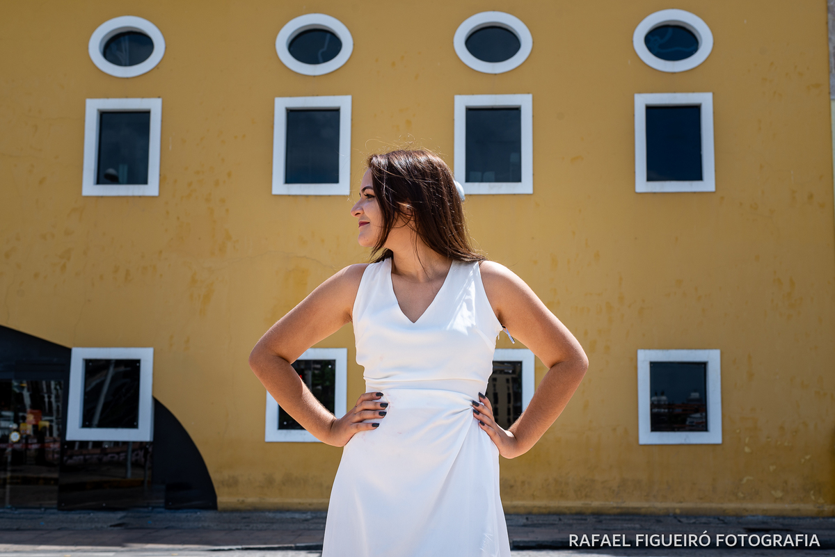 paço alfandega menina postura modelo respeito xicara asa