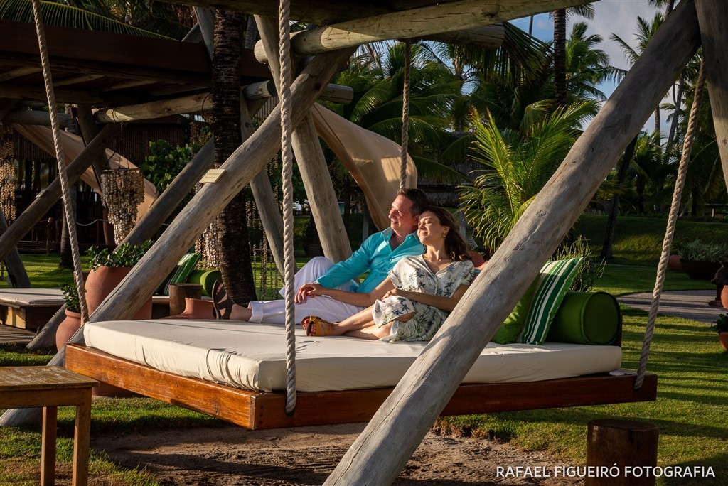 por do sol nascer muro alto porto de galinhas paisagem mar corais piscinas naturais nannai resort & spa fernando de noronha silhoueta contra luz raios cama ao ar livre carinho amor admirando