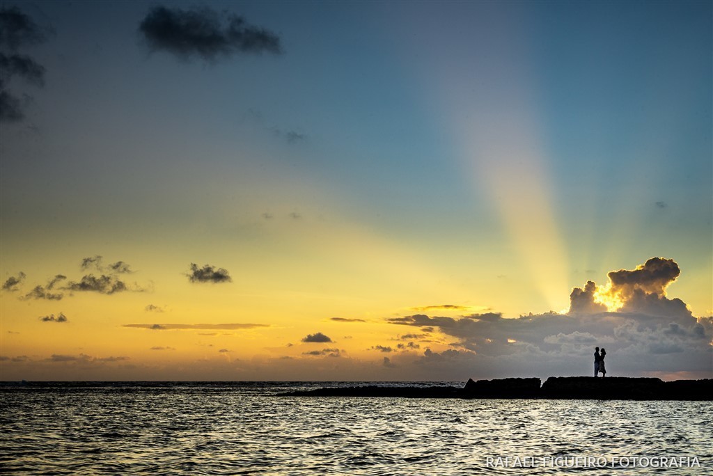 por do sol nascer muro alto porto de galinhas paisagem mar corais piscinas naturais nannai resort & spa fernando de noronha silhoueta contra luz ceu raios