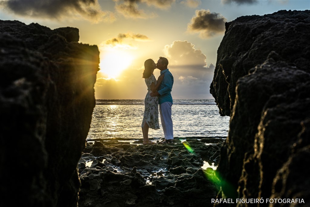 por do sol nascer muro alto porto de galinhas paisagem mar corais piscinas naturais nannai resort & spa fernando de noronha silhoueta contra luz raios 