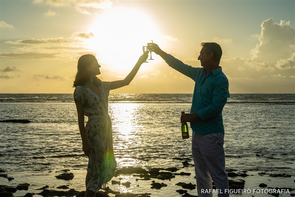 por do sol nascer muro alto porto de galinhas paisagem mar corais piscinas naturais nannai resort & spa fernando de noronha silhoueta contra luz raios brinde champagne garrafa