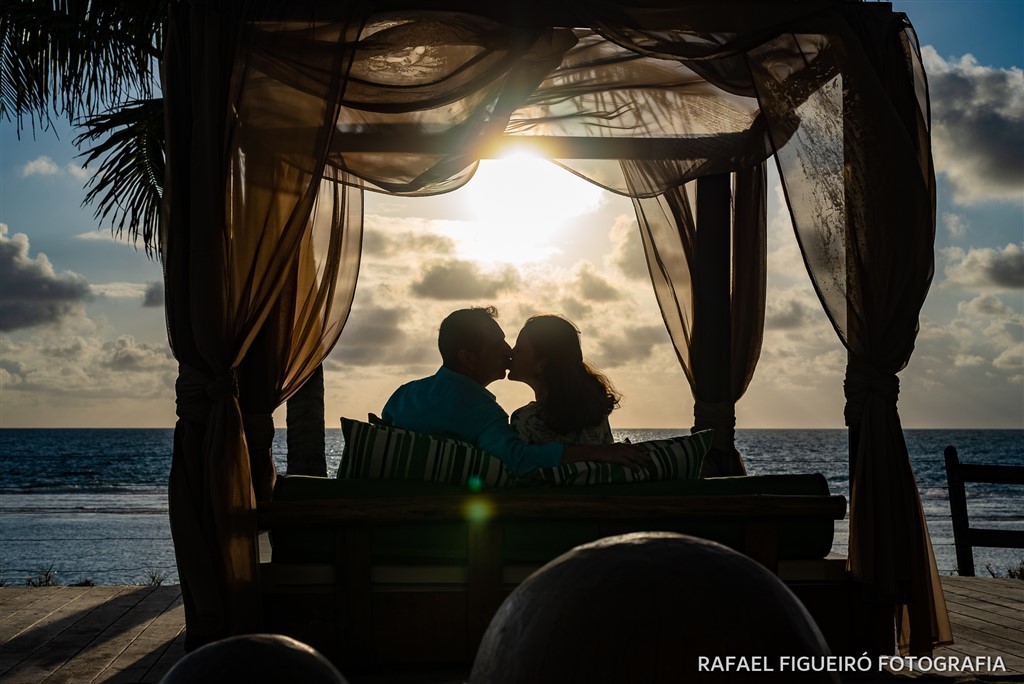 por do sol nascer muro alto porto de galinhas paisagem mar corais piscinas naturais nannai resort & spa fernando de noronha silhoueta contra luz raios futon cama ao ar livre admirando costas