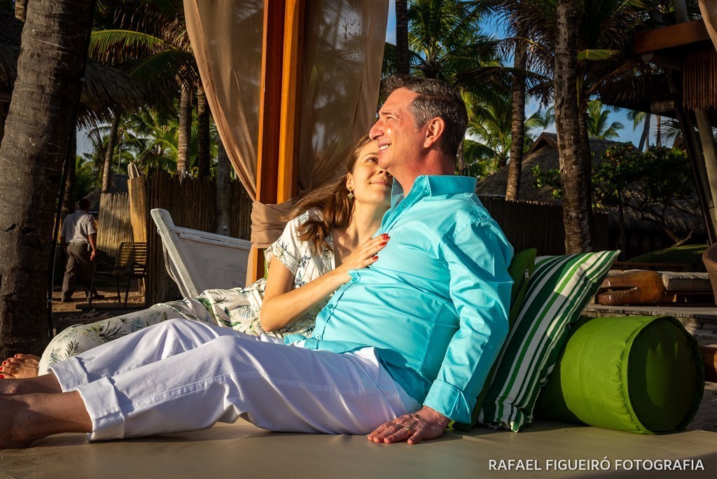 por do sol nascer muro alto porto de galinhas paisagem mar corais piscinas naturais nannai resort & spa fernando de noronha silhoueta contra luz raios cama ao ar livre carinho amor admirando