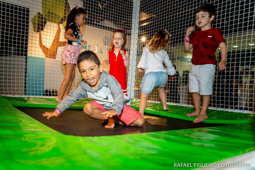 criança brincando game box shopping tacaruna rafael figueiro fotografia infantil kids recife pe olinda pula pula cama elastica 