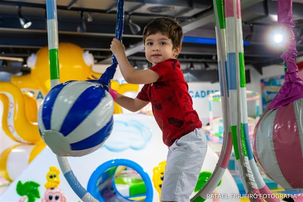 criança brincando game box shopping tacaruna rafael figueiro fotografia infantil kids recife pe olinda bola spiriball