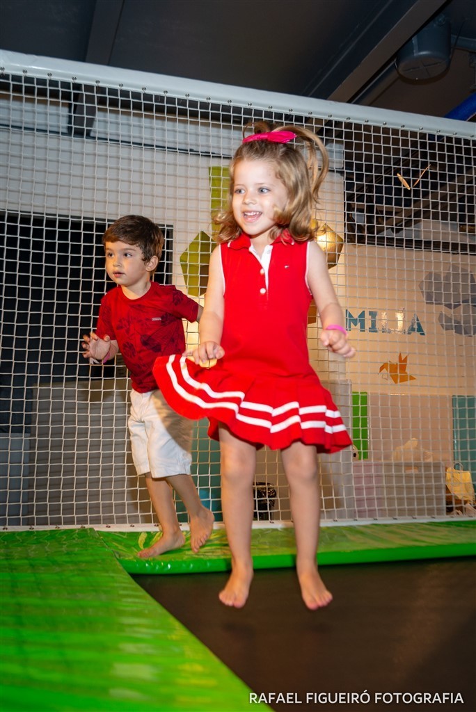 criança brincando game box shopping tacaruna rafael figueiro fotografia infantil kids recife pe olinda pula pula cama elastica