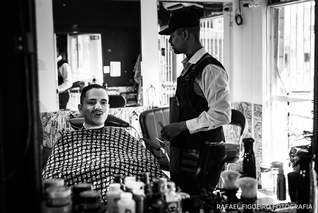 Binha Barber Shop noivo pano caveirinhas preto e branco masculino barbearia bigodão porteiro