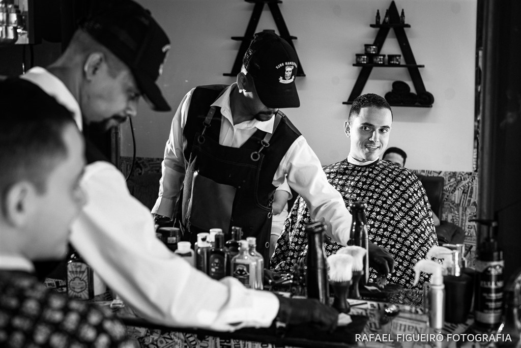 Binha Barber Shop noivo pano caveirinhas preto e branco masculino barbearia corte de cabelo espelho