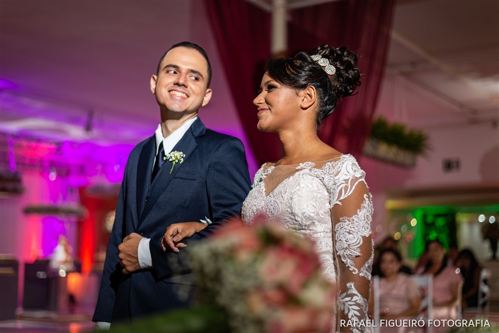 olhada noivo espiada paquera sorriso noiva casamento