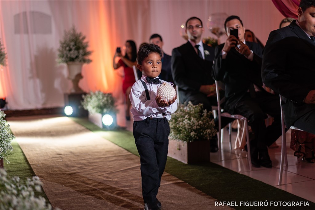 pajem noivinho casamento alianças