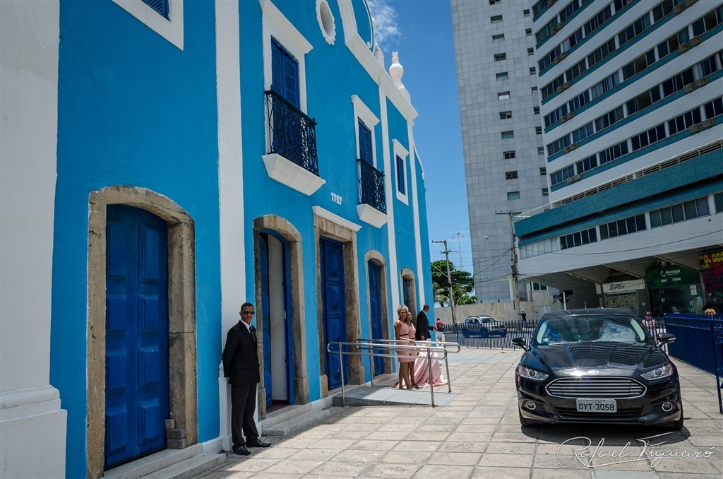 casamento igreja nossa senhora de boa viagem melhor fotógrafo de casamento recife rafael figueiró carro chegando com a noiva