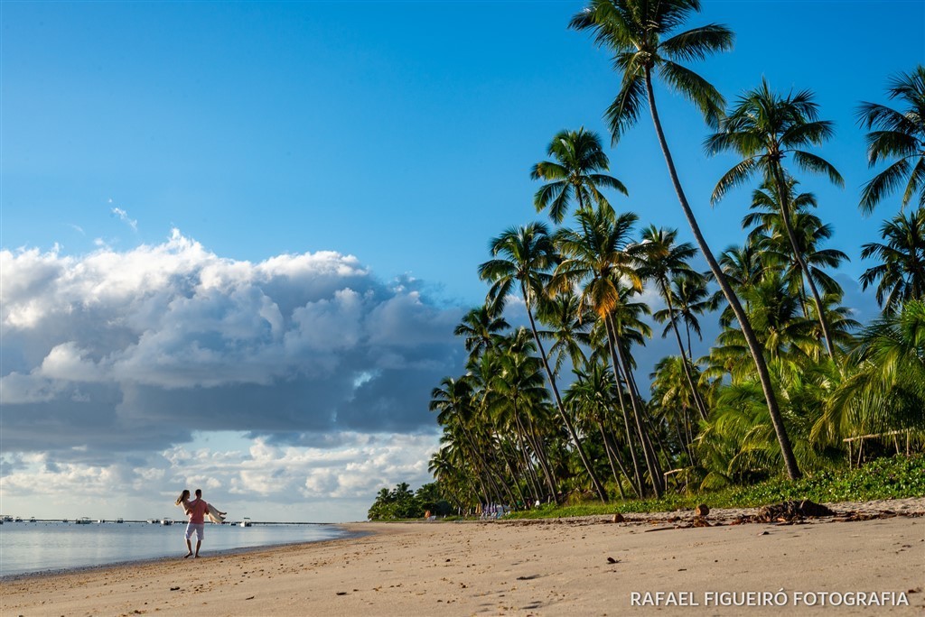 casal dançando ao nascer do sol