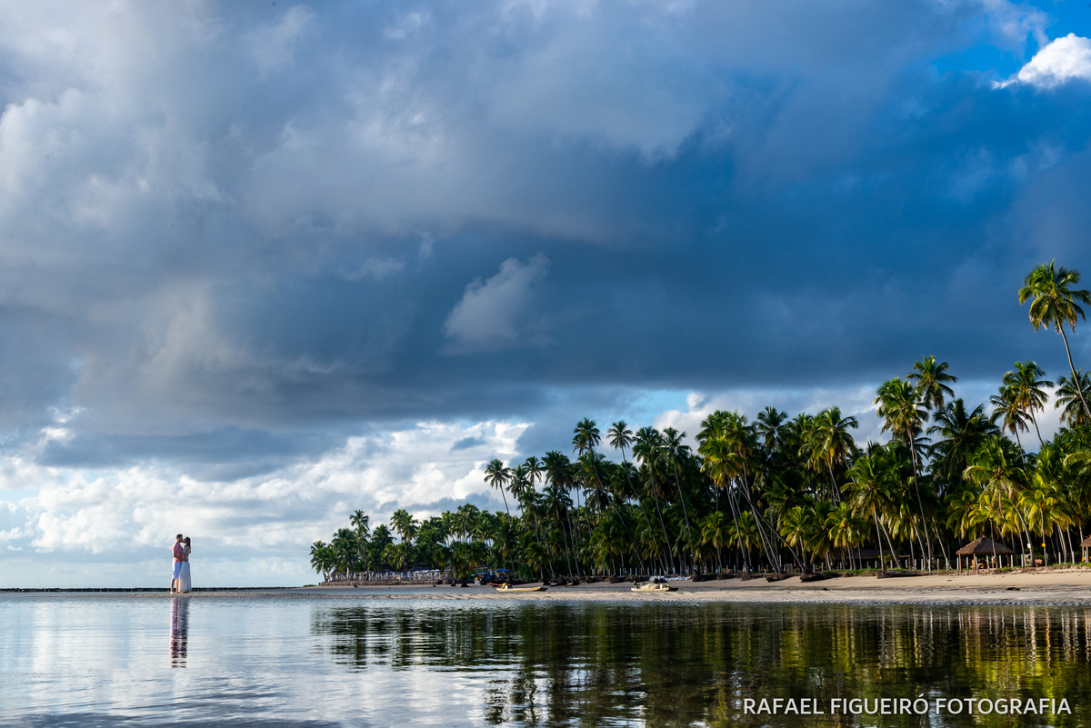 casal namorando no pontal praia dos carneiros pernambuco