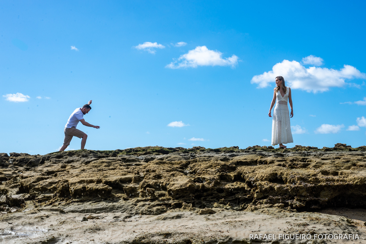 casal caminhando praia dos carneiros corais recife arrecife